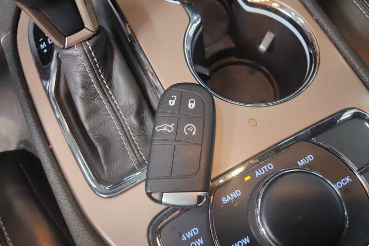 Used Jeep Grand Cherokee 2016 3.0L Comfort Navigation Edition Vehicle Key