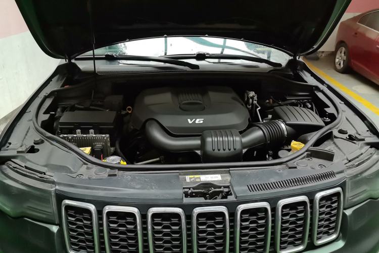 Used Jeep Grand Cherokee 2016 3.0L Elite Navigation Edition Engine Bay