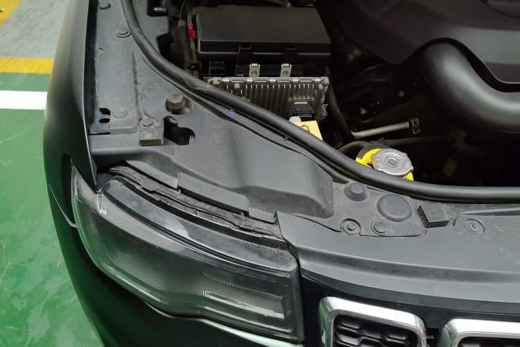 Used Jeep Grand Cherokee 2016 3.0L Elite Navigation Edition Engine Bay Right