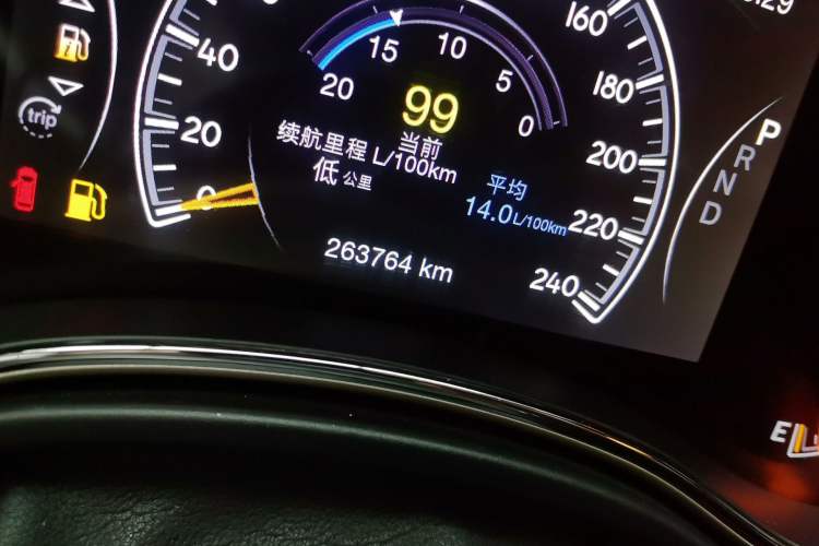 Used Jeep Grand Cherokee 2016 3.0L Elite Navigation Edition Odometer Close Up