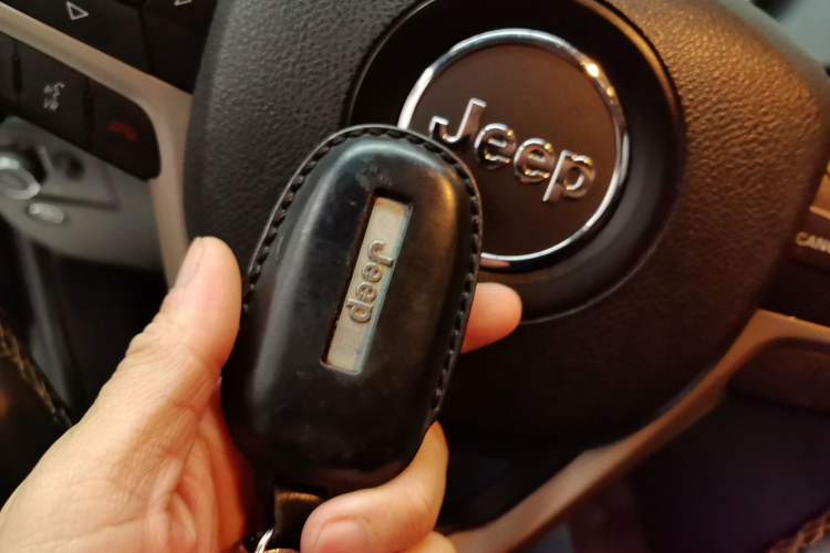 Used Jeep Grand Cherokee 2016 3.0L Elite Navigation Edition Vehicle Key
