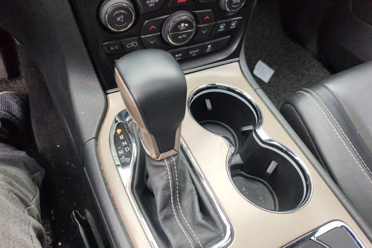 Used Jeep Grand Cherokee 2016 3.0L Comfort Navigation Edition Gear Lever