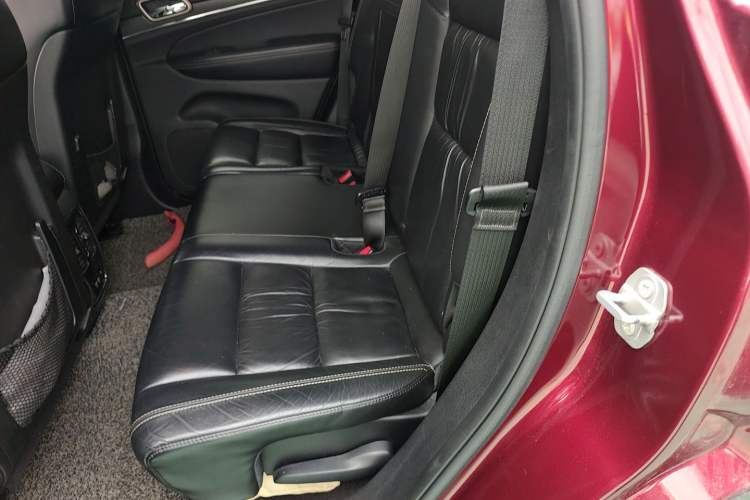 Used Jeep Grand Cherokee 2016 3.0L Comfort Navigation Edition Left Rear Seat