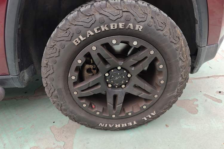 Used Jeep Grand Cherokee 2016 3.0L Comfort Navigation Edition Right Front Wheel Hub