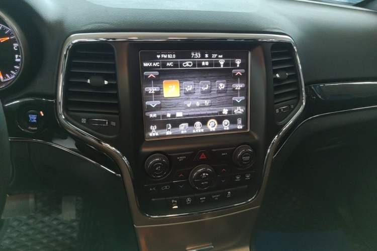 Used Jeep Grand Cherokee 2016 3.6L 75th Anniversary Tribute Edition Audio And AC Panel