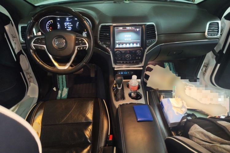 Used Jeep Grand Cherokee 2016 3.6L Luxury Navigation Edition Center Console