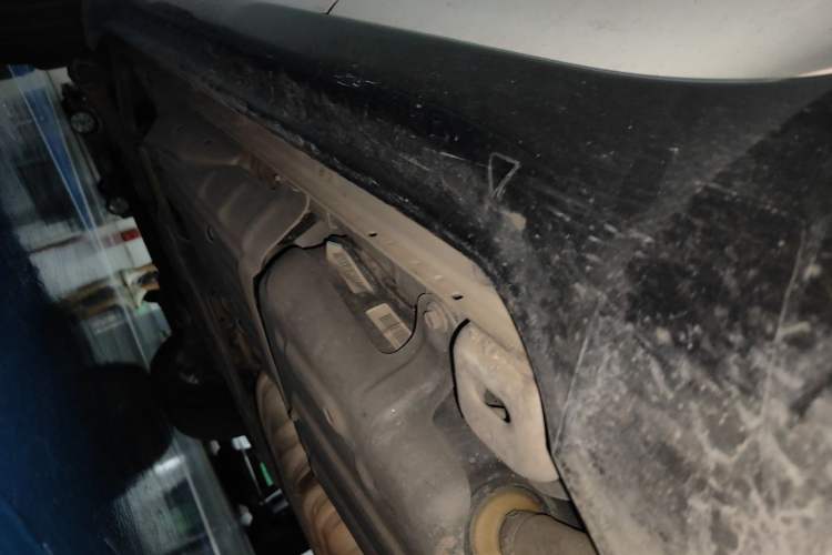 Used Jeep Grand Cherokee 2016 3.6L 75th Anniversary Tribute Edition Chassis Rear Left