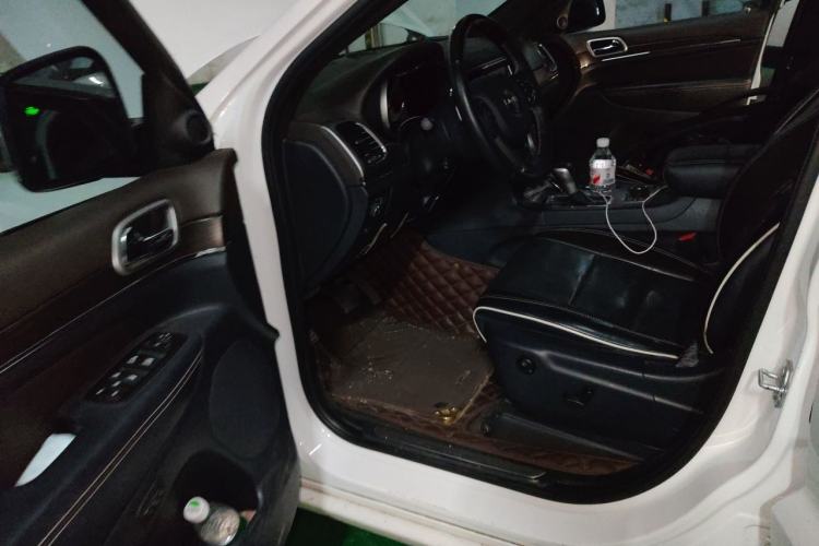 Used Jeep Grand Cherokee 2016 3.6L Luxury Navigation Edition Driver Seat