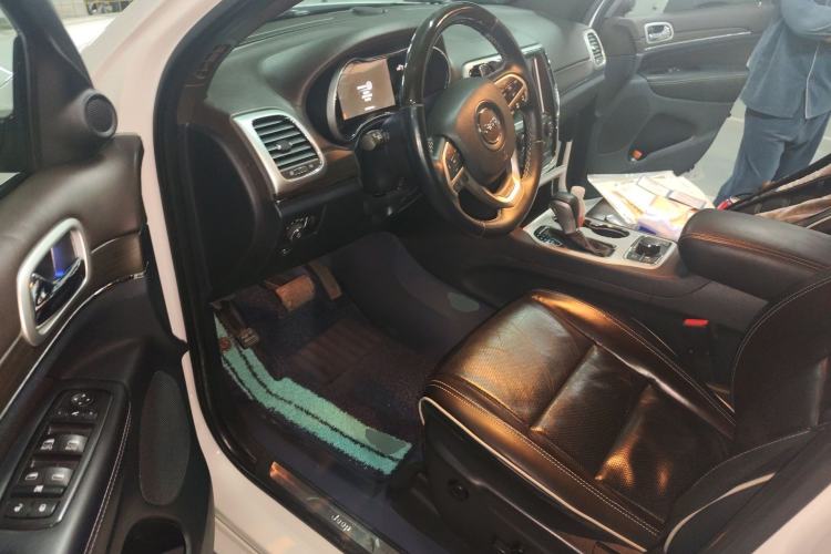 Used Jeep Grand Cherokee 2016 3.6L Luxury Navigation Edition Driver Seat