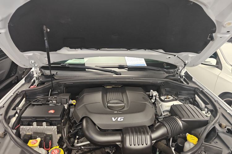 Used Jeep Grand Cherokee 2016 3.0L Elite Navigation Edition Engine Bay