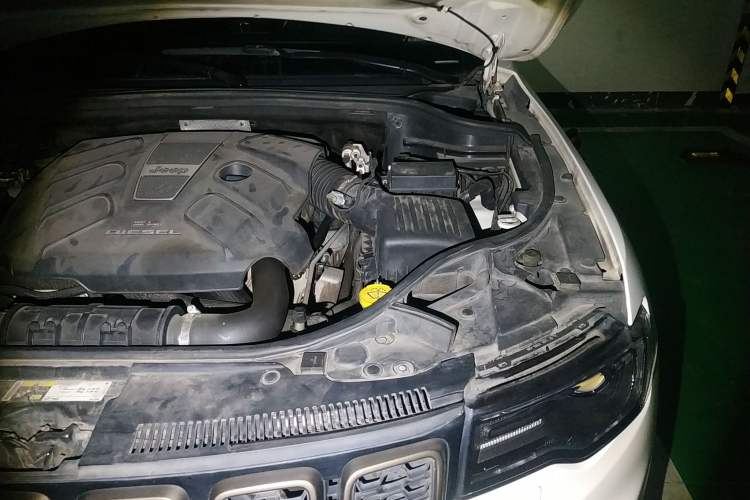 Used Jeep Grand Cherokee 2016 3.0TD Diesel 75th Anniversary Tribute Edition Engine Bay Left