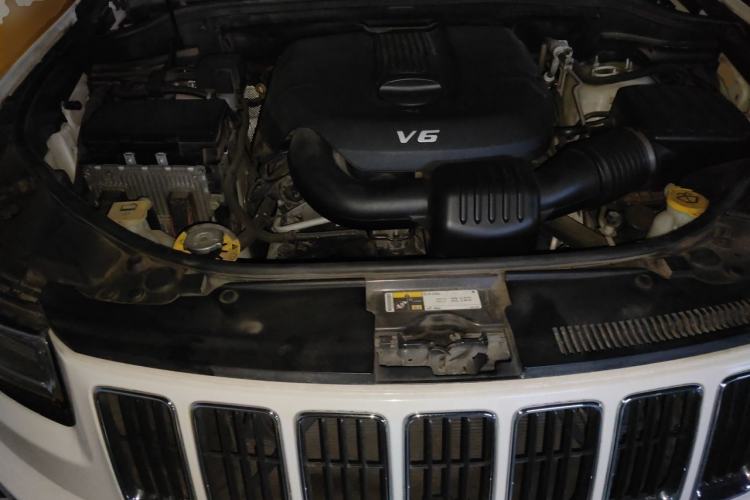 Used Jeep Grand Cherokee 2016 3.0L Comfort Navigation Edition Engine Bay
