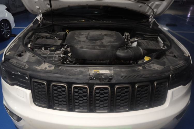 Used Jeep Grand Cherokee 2016 3.6L 75th Anniversary Tribute Edition Engine Bay