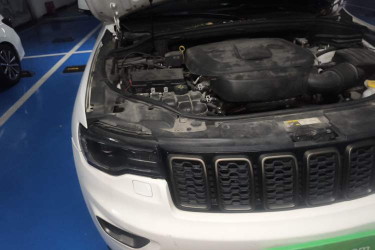 Used Jeep Grand Cherokee 2016 3.6L 75th Anniversary Tribute Edition Engine Bay Right
