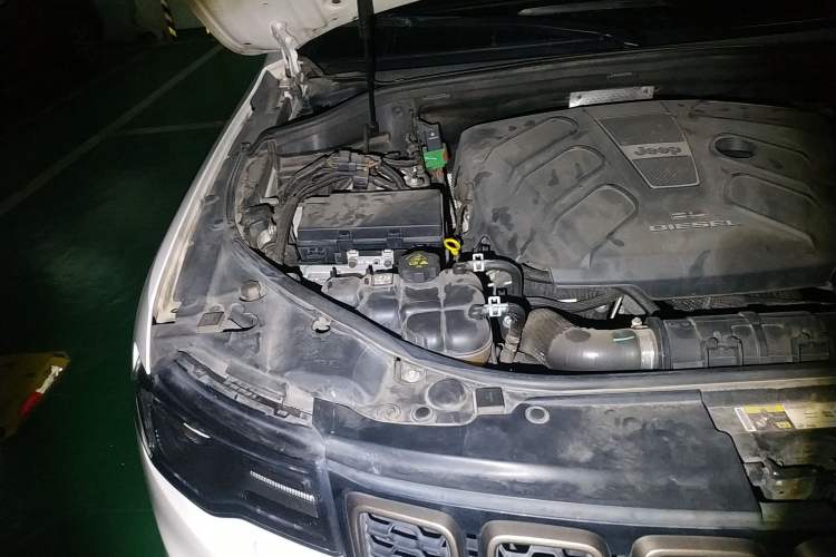 Used Jeep Grand Cherokee 2016 3.0TD Diesel 75th Anniversary Tribute Edition Engine Bay Right