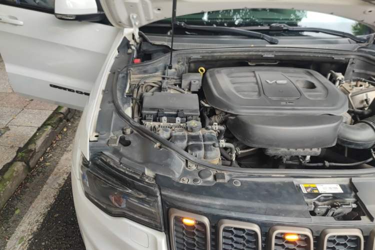 Used Jeep Grand Cherokee 2016 3.6L 75th Anniversary Tribute Edition Engine Bay Right
