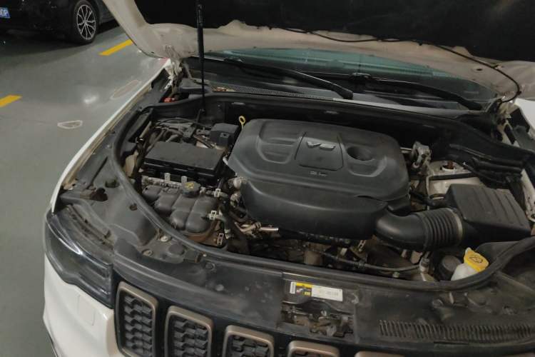Used Jeep Grand Cherokee 2016 3.6L 75th Anniversary Tribute Edition Engine Bay Right
