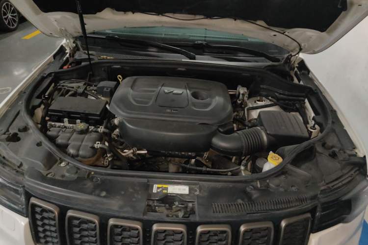 Used Jeep Grand Cherokee 2016 3.6L 75th Anniversary Tribute Edition Engine Bay