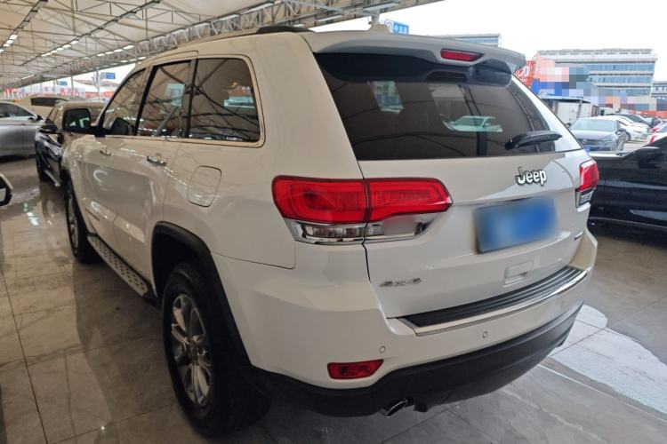 Used Jeep Grand Cherokee 2016 3.0L Comfort Navigation Edition Exterior 2