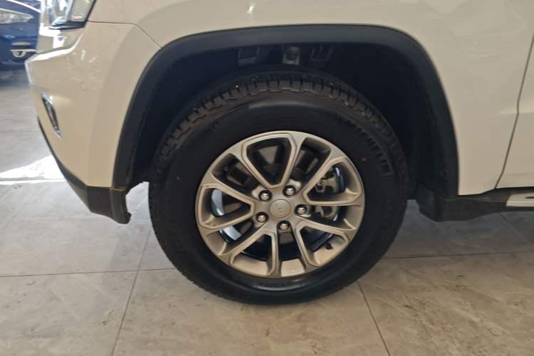 Used Jeep Grand Cherokee 2016 3.0L Comfort Navigation Edition Exterior 4