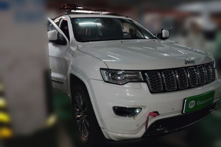 Used Jeep Grand Cherokee 2016 3.6L Luxury Navigation Edition Front Right 45 Deg