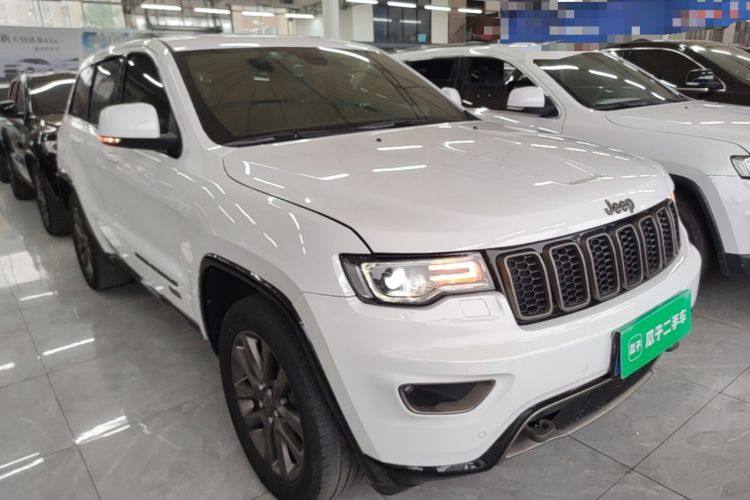 Used Jeep Grand Cherokee 2016 3.6L 75th Anniversary Tribute Edition Front Right 45 Deg