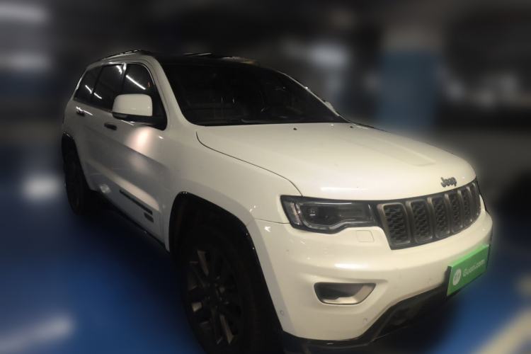 Used Jeep Grand Cherokee 2016 3.6L 75th Anniversary Tribute Edition Front Right 45 Deg