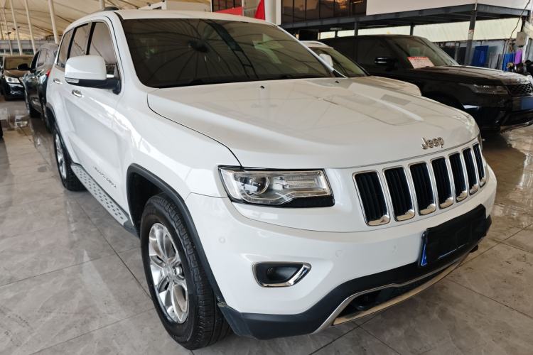 Used Jeep Grand Cherokee 2016 3.0L Comfort Navigation Edition Front Right 45 Deg