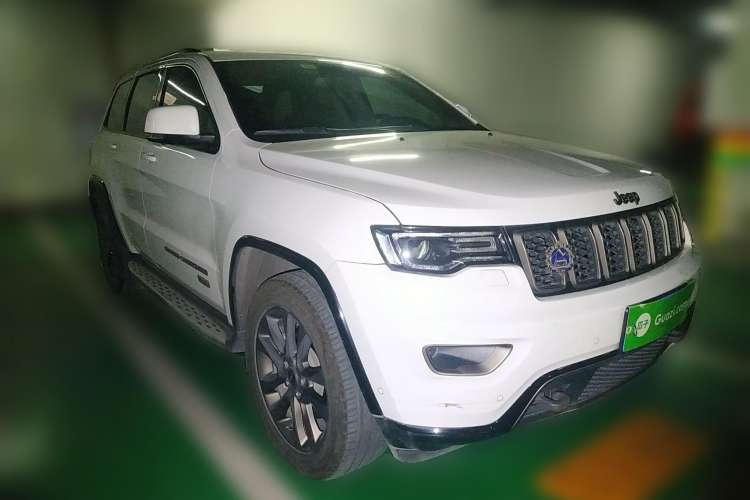 Used Jeep Grand Cherokee 2016 3.0TD Diesel 75th Anniversary Tribute Edition Front Right 45 Deg