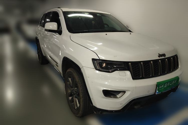 Used Jeep Grand Cherokee 2016 3.6L 75th Anniversary Tribute Edition Front Right 45 Deg
