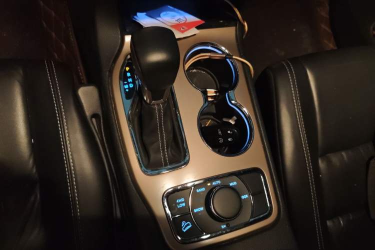 Used Jeep Grand Cherokee 2016 3.0L Comfort Navigation Edition Gear Lever