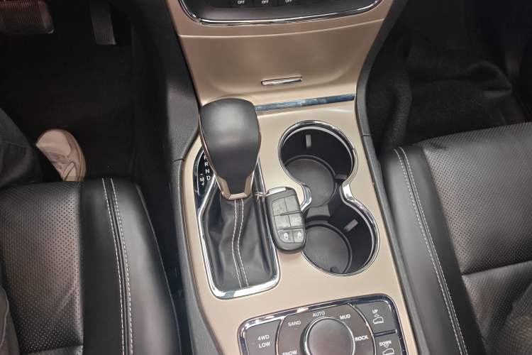 Used Jeep Grand Cherokee 2016 3.0L Elite Navigation Edition Gear Lever