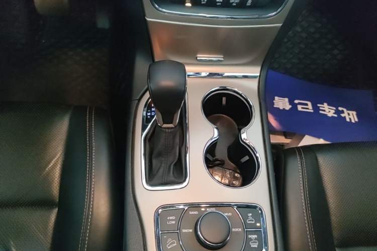 Used Jeep Grand Cherokee 2016 3.6L 75th Anniversary Tribute Edition Gear Lever