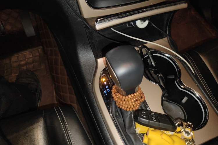 Used Jeep Grand Cherokee 2016 3.0L Comfort Navigation Edition Gear Lever