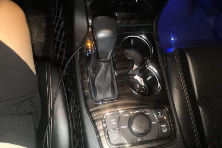 Used Jeep Grand Cherokee 2016 3.6L 75th Anniversary Tribute Edition Gear Lever