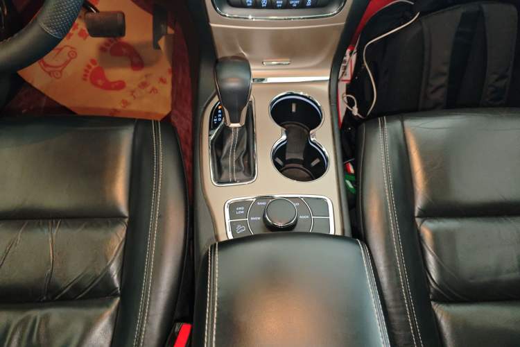 Used Jeep Grand Cherokee 2016 3.0L Comfort Navigation Edition Gear Lever