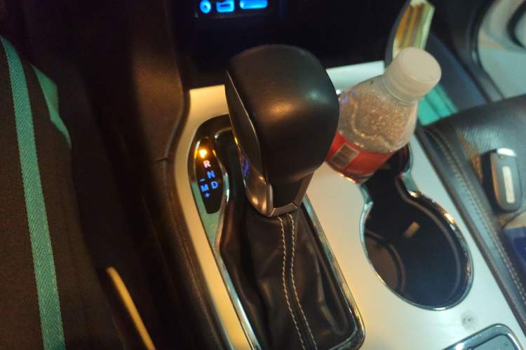 Used Jeep Grand Cherokee 2016 3.6L Luxury Navigation Edition Gear Lever