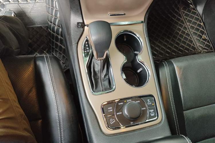 Used Jeep Grand Cherokee 2016 3.0L Elite Navigation Edition Gear Lever