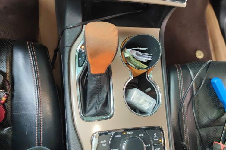 Used Jeep Grand Cherokee 2016 3.6L 75th Anniversary Tribute Edition Gear Lever