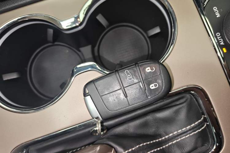 Used Jeep Grand Cherokee 2016 3.0L Elite Navigation Edition Interior 1