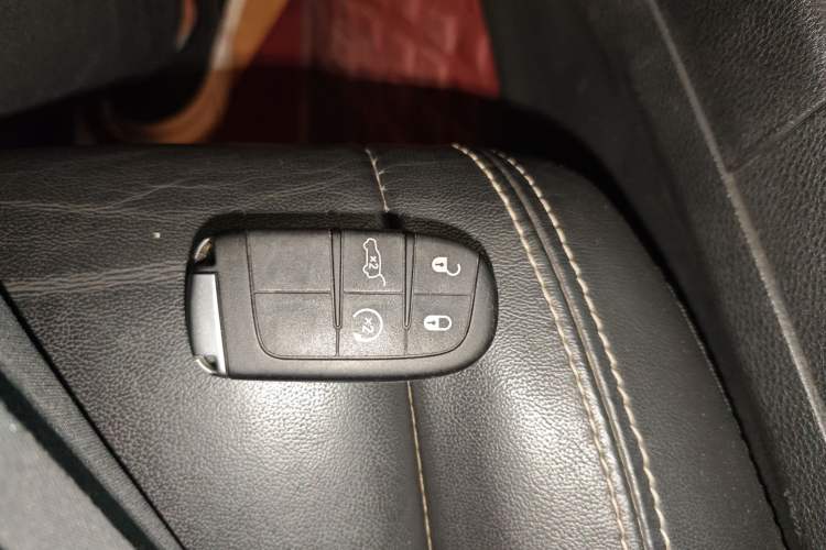 Used Jeep Grand Cherokee 2016 3.0L Comfort Navigation Edition Interior 1