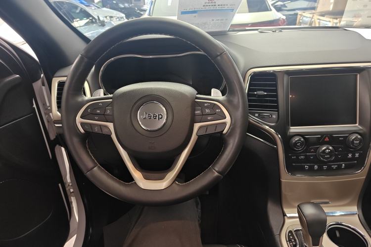 Used Jeep Grand Cherokee 2016 3.0L Elite Navigation Edition Interior 2