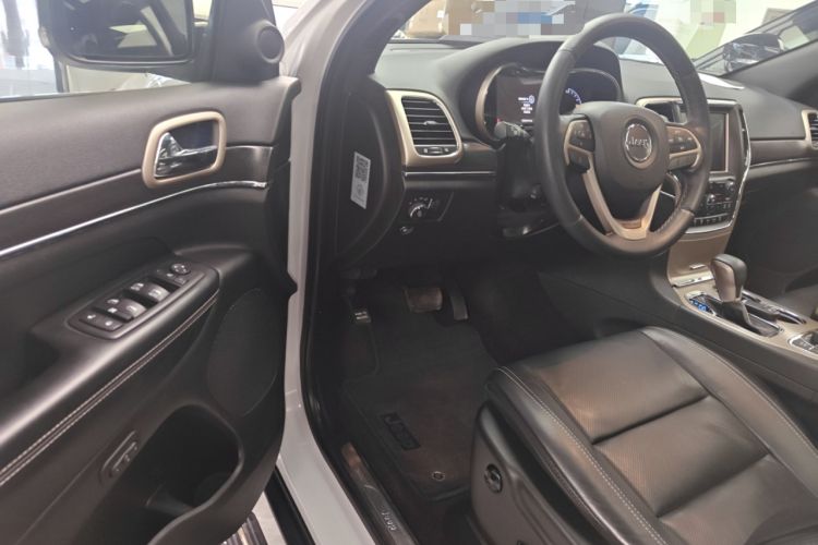 Used Jeep Grand Cherokee 2016 3.0L Elite Navigation Edition Interior 3
