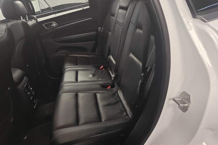 Used Jeep Grand Cherokee 2016 3.0L Elite Navigation Edition Interior 4