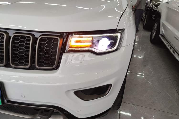Used Jeep Grand Cherokee 2016 3.6L 75th Anniversary Tribute Edition Left Front Headlight