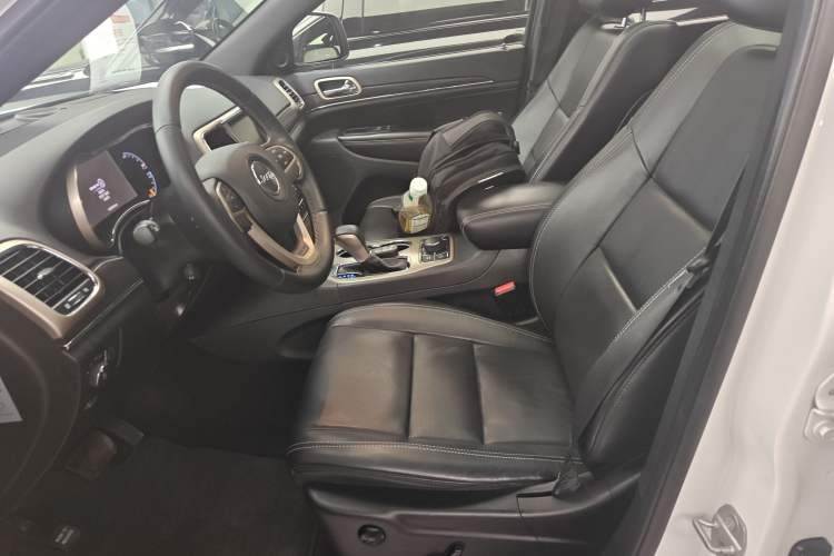 Used Jeep Grand Cherokee 2016 3.0L Elite Navigation Edition Left Front Seat