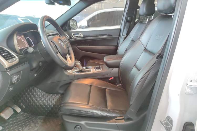 Used Jeep Grand Cherokee 2016 3.6L 75th Anniversary Tribute Edition Left Front Seat