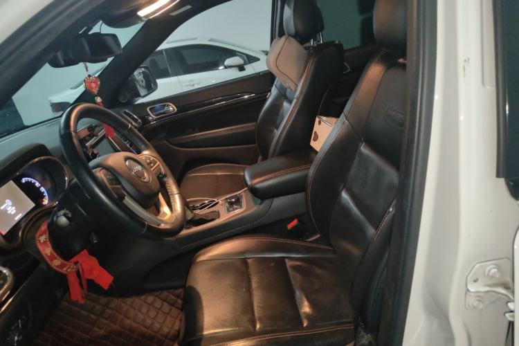 Used Jeep Grand Cherokee 2016 3.6L 75th Anniversary Tribute Edition Left Front Seat