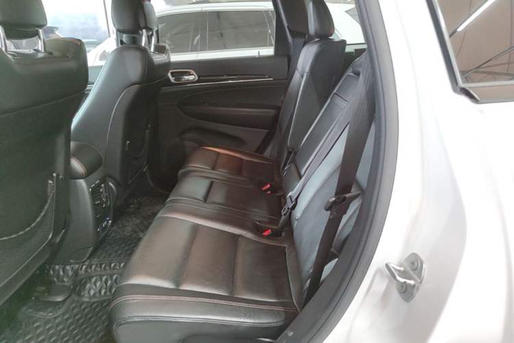 Used Jeep Grand Cherokee 2016 3.6L 75th Anniversary Tribute Edition Left Rear Seat