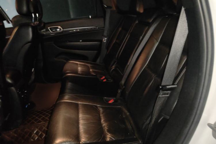 Used Jeep Grand Cherokee 2016 3.0L Comfort Navigation Edition Left Rear Seat